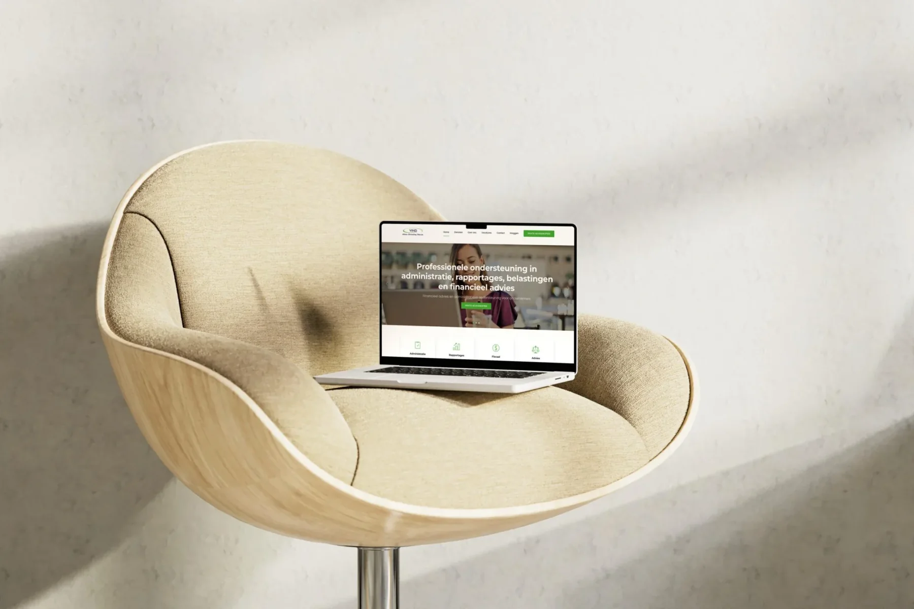 VIND Advies website op laptop in rustige werksetting